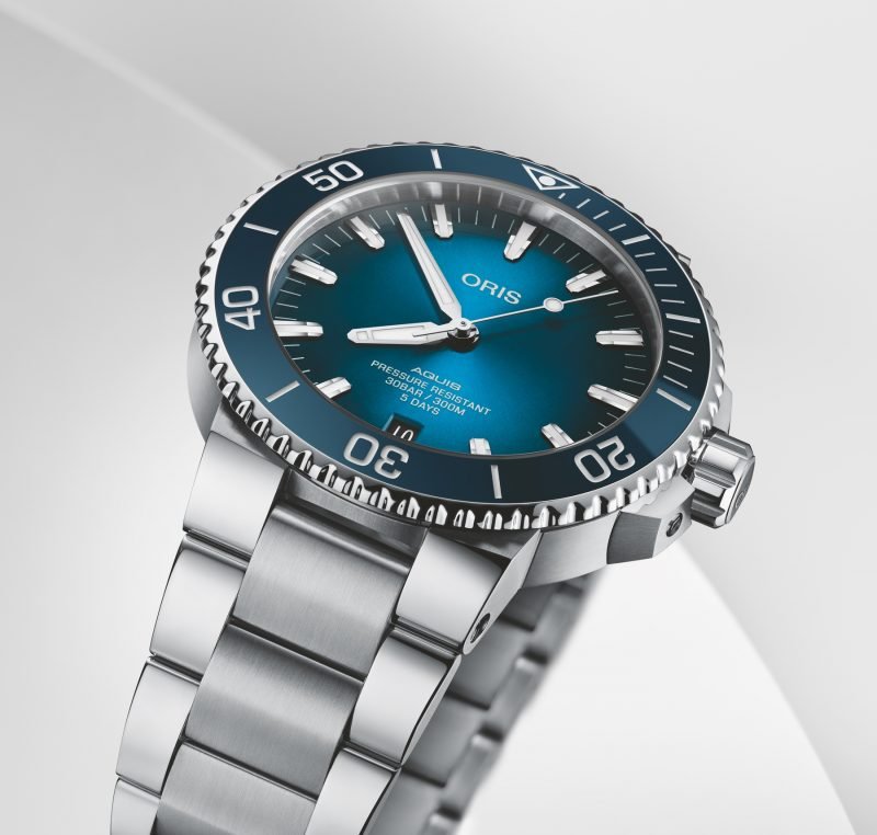 Aquis Date Calibre 400